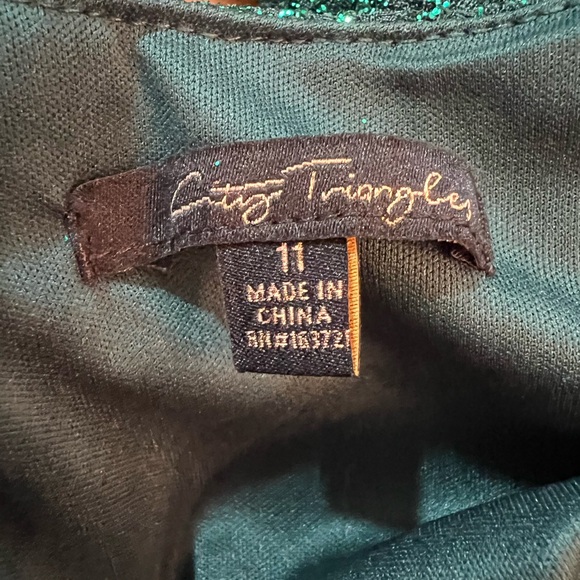 City Triangles NWOT Emerald Green V-Neck Formal Gown. Size 11 - Picture 10 of 10